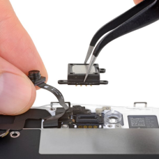 Чистка сеток динамиков iPhone 8 Plus