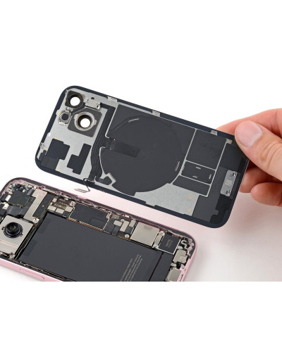Заміна заднього скла iPhone 15
