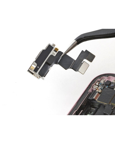 Заміна фронтальної камери iPhone 15